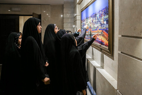  بازدید دانش‌آموزان حاشیه شهر مشهد از آستان قدس رضوی