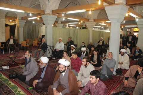 تصاویر/ تجمع مدیریت، اساتید، کادر، طلاب و روحانیون قزوین در محکومیت جنایات اخیر استکبار جهانی در به شهادت رساندن مدافعین حریم امنیت و تخریب اموال عمومی