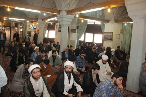 تصاویر/ تجمع مدیریت، اساتید، کادر، طلاب و روحانیون قزوین در محکومیت جنایات اخیر استکبار جهانی در به شهادت رساندن مدافعین حریم امنیت و تخریب اموال عمومی