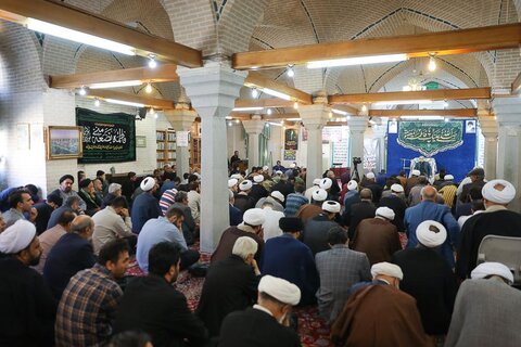 تصاویر/ تجمع مدیریت، اساتید، کادر، طلاب و روحانیون قزوین در محکومیت جنایات اخیر استکبار جهانی در به شهادت رساندن مدافعین حریم امنیت و تخریب اموال عمومی