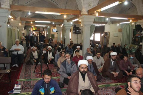 تصاویر/ تجمع مدیریت، اساتید، کادر، طلاب و روحانیون قزوین در محکومیت جنایات اخیر استکبار جهانی در به شهادت رساندن مدافعین حریم امنیت و تخریب اموال عمومی