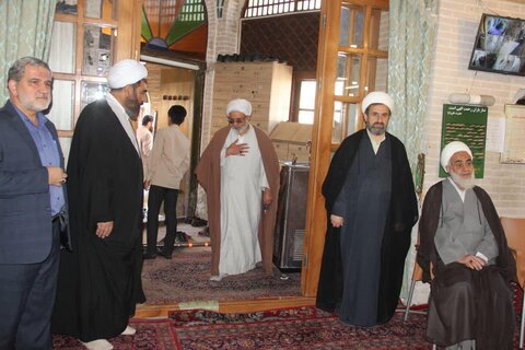 تصاویر/ تجمع مدیریت، اساتید، کادر، طلاب و روحانیون قزوین در محکومیت جنایات اخیر استکبار جهانی در به شهادت رساندن مدافعین حریم امنیت و تخریب اموال عمومی