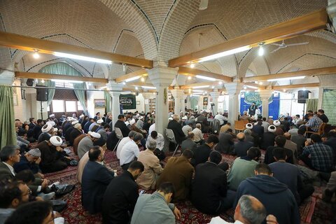 تصاویر/ تجمع مدیریت، اساتید، کادر، طلاب و روحانیون قزوین در محکومیت جنایات اخیر استکبار جهانی در به شهادت رساندن مدافعین حریم امنیت و تخریب اموال عمومی