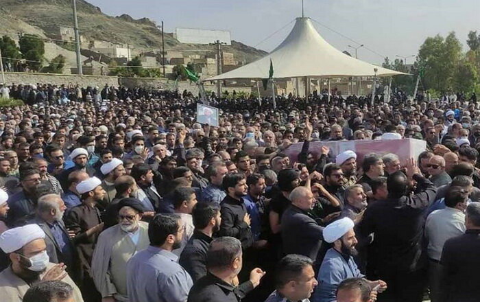مردم زاهدان روحانی شهید را تا خانه ابدی بدرقه کردند + فیلم و عکس