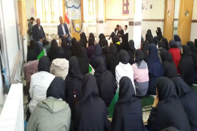 پرسش های صریح و بی پرده دانش آموزان از امام جمعه کنگاور | بعد از انتقاد ما را با وَن نیروی انتظامی می برند؟