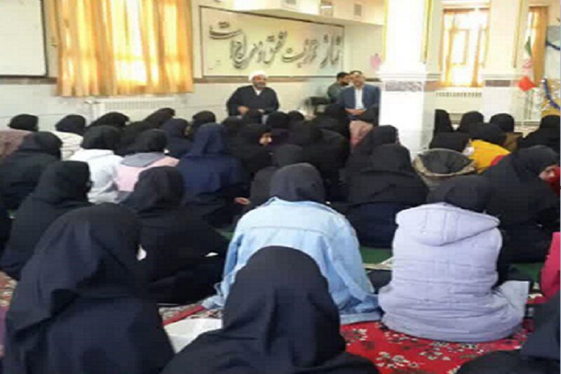 پرسش های صریح و بی پرده دانش آموزان از امام جمعه کنگاور | بعد از انتقاد ما را با وَن نیروی انتظامی می برند؟