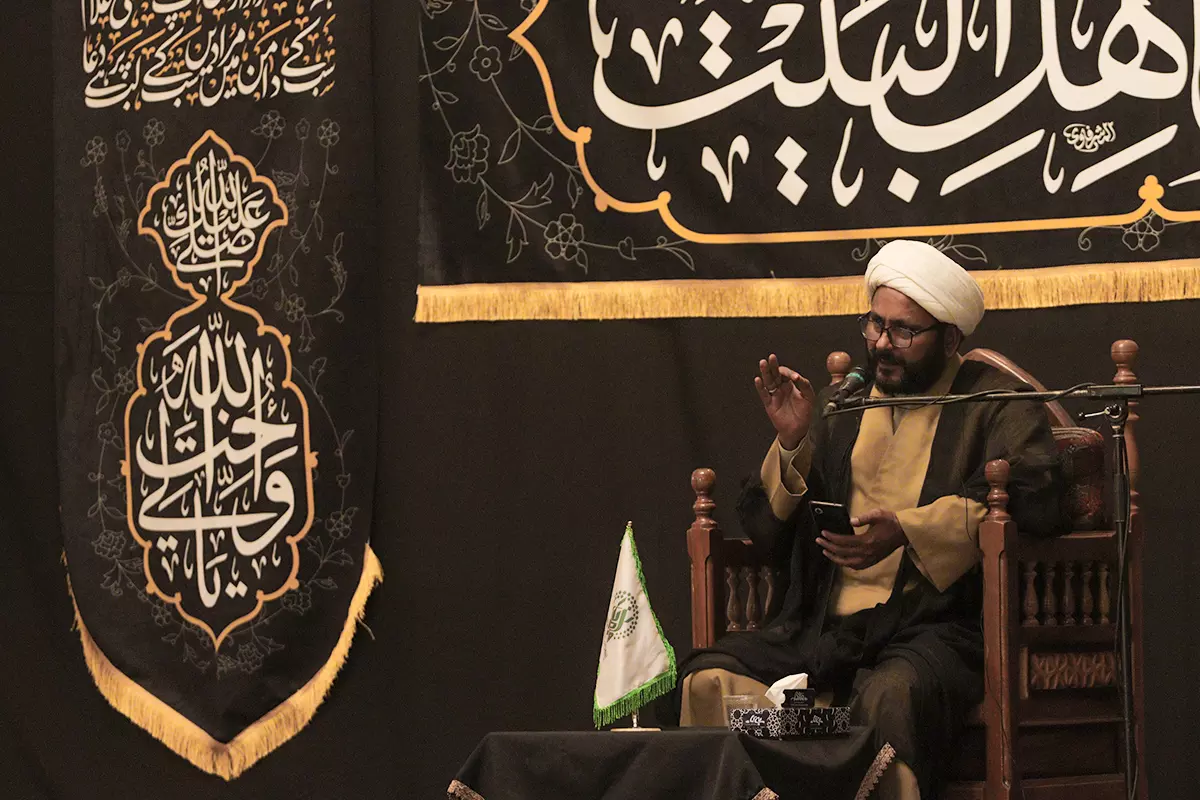 حرم حضرت معصومہ (س) میں عربی اور اردو زبان میں مجالس عزا کا انعقاد