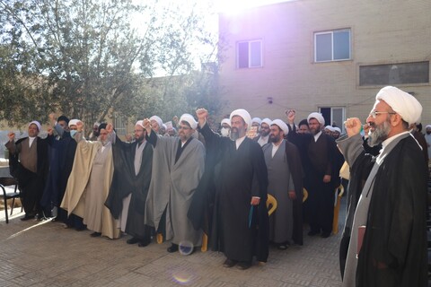 تصاویر/ تجمع اعتراضی طلاب و روحانیون سمنان در محکومیت هتک حرمت مقدسات و نظام اسلامی