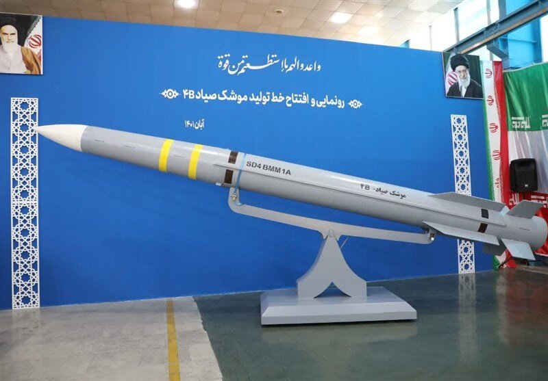 إيران تزيح الستار عن صاروخ "صياد 4 بي" إيران تزيح الستار عن صاروخ "صياد 4 بي"