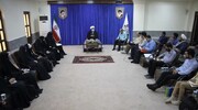 تصاویر/ نماینده ولی فقیه در بوشهر پای صحبت‌های دانشجویان