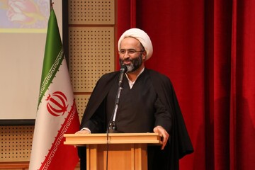 شاعران و مداحان محاصره تبلیغاتی دشمن را بشکنند