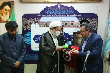 تحویل سند مالکیت مسجد مقدس جمکران به حجت الاسلام والمسلمین رحیمیان