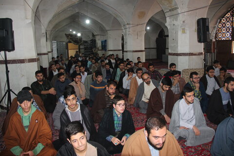 تصاویر /نشست مدیر حوزه علمیه استان قزوین با اساتید ،طلاب وکادر مدرسه علمیه صالحیه
