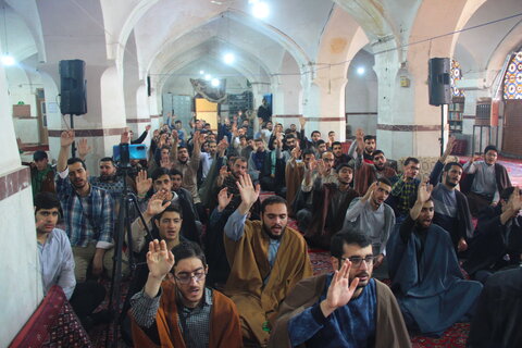 تصاویر /نشست مدیر حوزه علمیه استان قزوین با اساتید ،طلاب وکادر مدرسه علمیه صالحیه