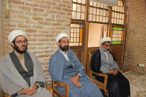 تصاویر /نشست مدیر حوزه علمیه استان قزوین با اساتید ،طلاب وکادر مدرسه علمیه صالحیه