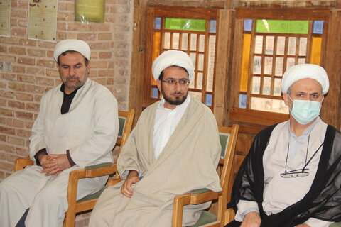 تصاویر /نشست مدیر حوزه علمیه استان قزوین با اساتید ،طلاب وکادر مدرسه علمیه صالحیه