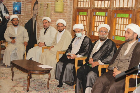 تصاویر /نشست مدیر حوزه علمیه استان قزوین با اساتید ،طلاب وکادر مدرسه علمیه صالحیه