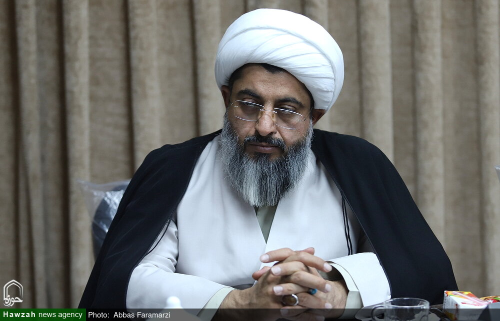 باید شعرها و آثار داستانی به یک امت واحده و جبهه مبدل شوند/ بزرگترین امر به معروف تحقق حکومت اسلامی است