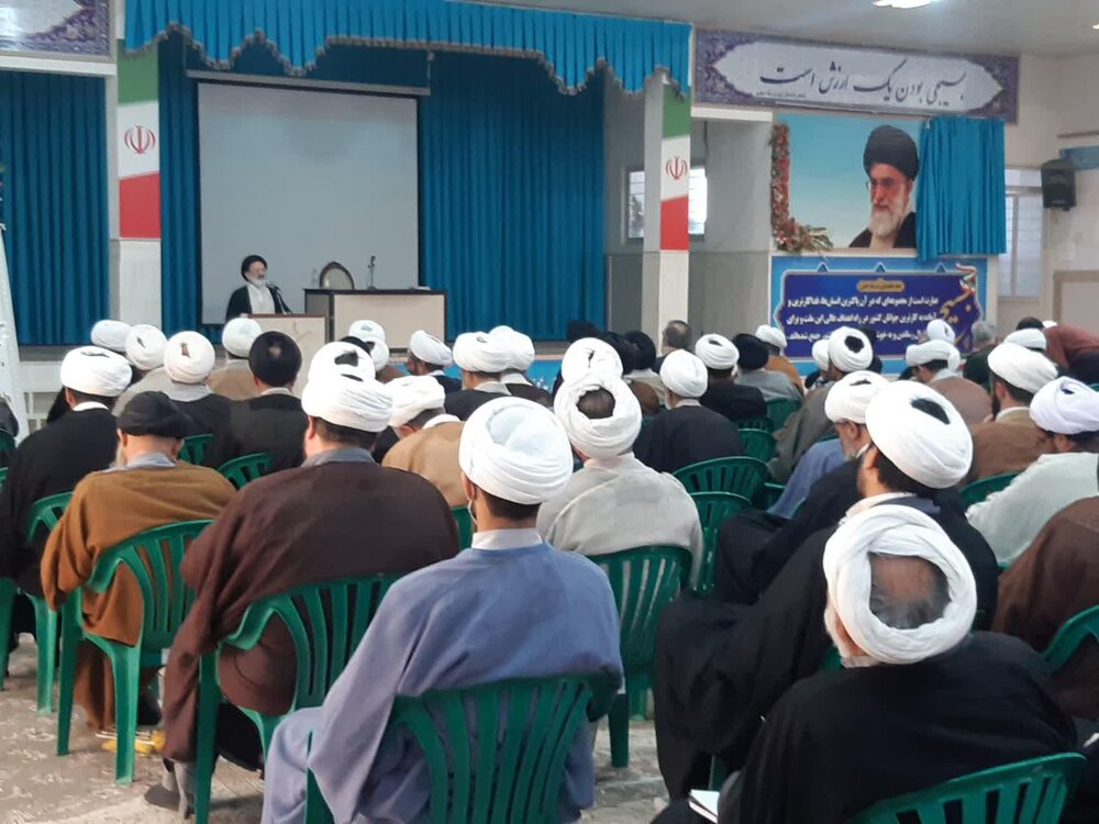 نشست «جهادتبیین» ائمه جمعه، مدیران، اساتید و طلاب منطقه کاشان برگزار شد + عکس