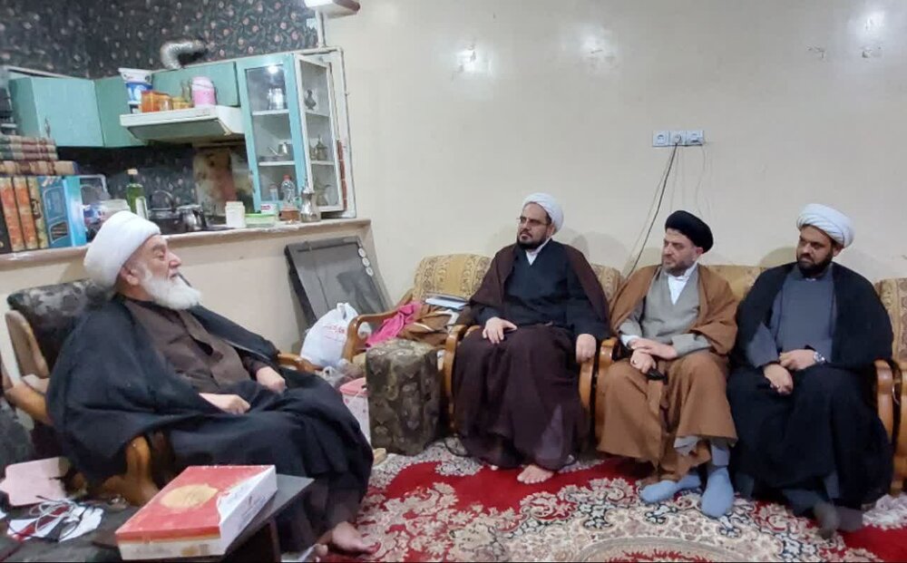 عیادت مدیر حوزه علمیه خوزستان و نماینده آیت الله اعرافی از استاد پیشکسوت حوزه علمیه خوزستان