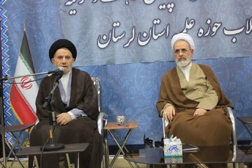 طلاب معمم پرچم جهاد تبیین را برافراشته می کنند