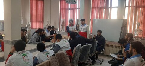 تصاویر/ حضور جمعی از طلاب اردبیل در دانشگاه علمی کاربردی هلال احمر