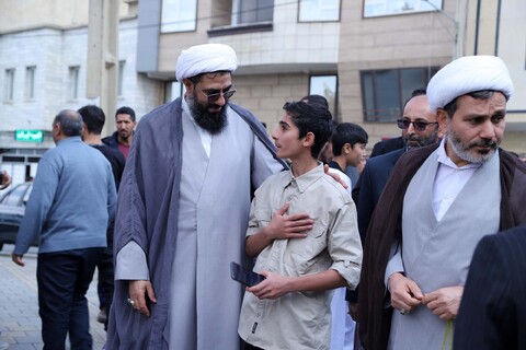 تصاویر / حضور امام جمعه همدان در بین نوجوانان شرکت کننده در نماز