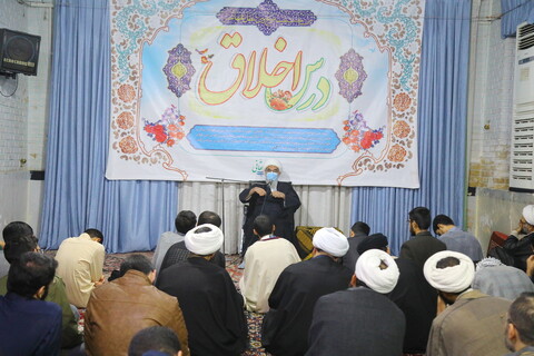 تصاویر / درس اخلاق استاد صفایی بوشهری در مسجد مدرسه علمیه حقانی