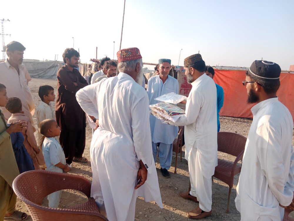 سیلاب زدگان میں راشن اور دیگر ضروری سامان تقسیم