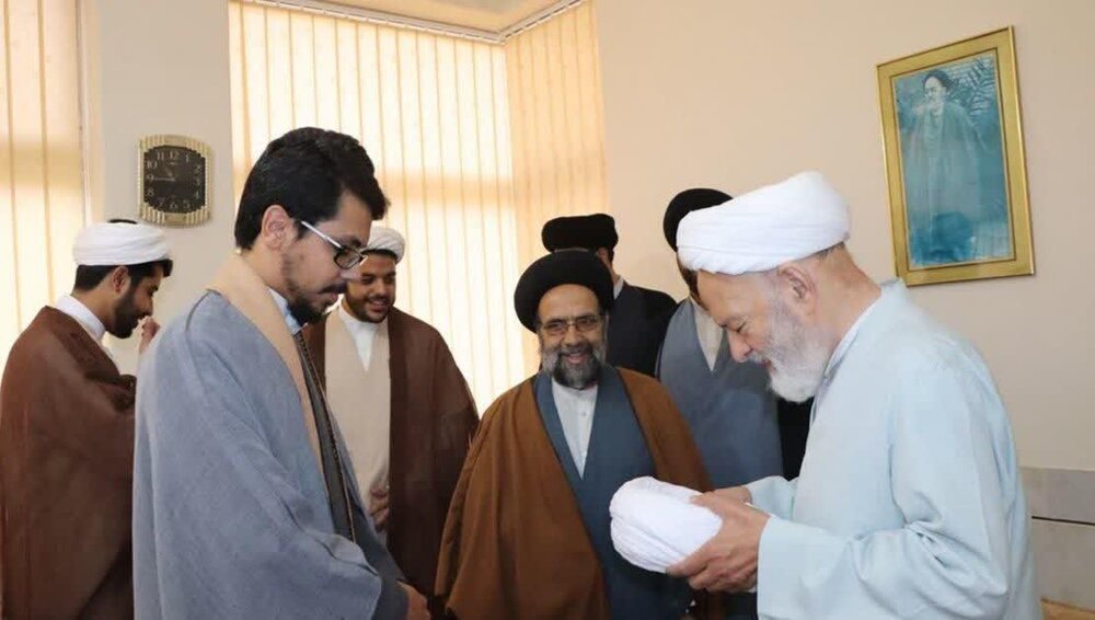 جمعی از طلاب مدینه العلم صاحب الزمان(عج) شهرضا ملبس شدند + عکس