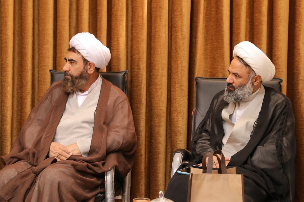 با موضع گیریهای بزرگان و علما در فتنهها، دشمن خاموش میشود