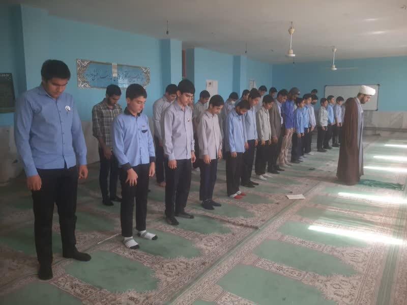 برنامههای فرهنگی این امام محله، کاسبی مواد فروشان را کساد کرد + عکس