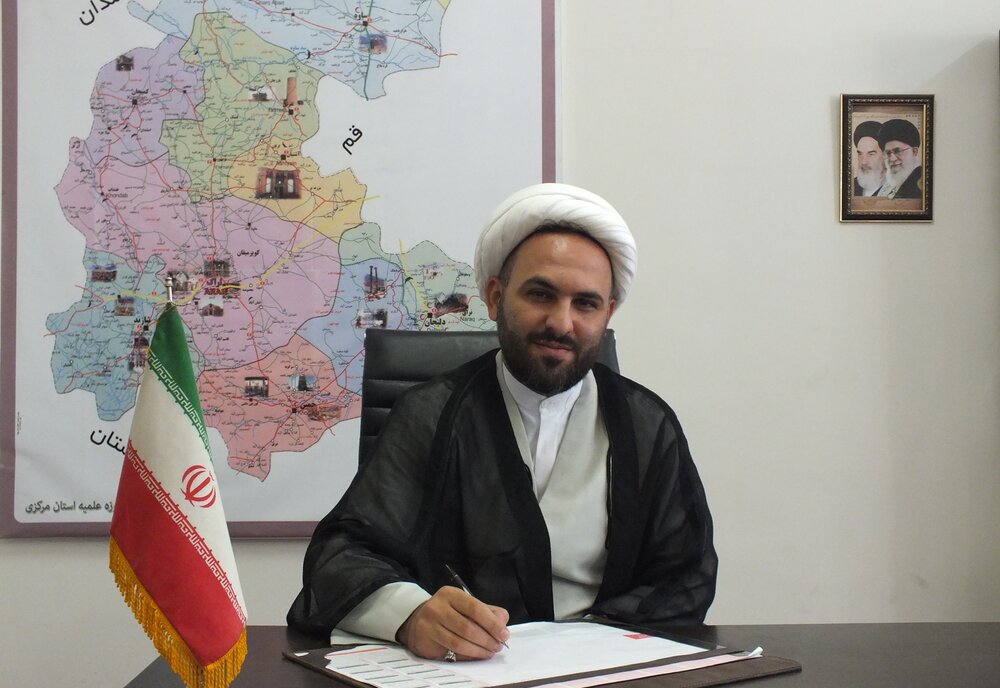 اهدای ۳۸۵ قواره چادر به دانش آموزان مدارس امین استان مرکزی