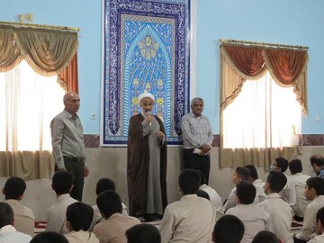 دانش‌آموزان با دستاوردهای انقلاب آشنا شوند