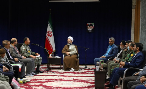 دیدار جمعی از کارکنان ارتش استان قم با آیت الله اعرافی