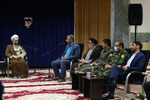 دیدار جمعی از کارکنان ارتش استان قم با آیت الله اعرافی