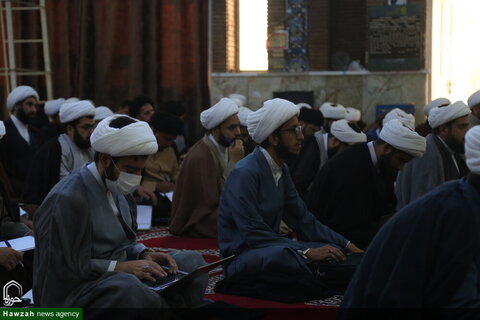 بالصور/ درس البحث الخارج لآية الله الموسوي الجزائري في مدينة الأهواز جنوبي إيران