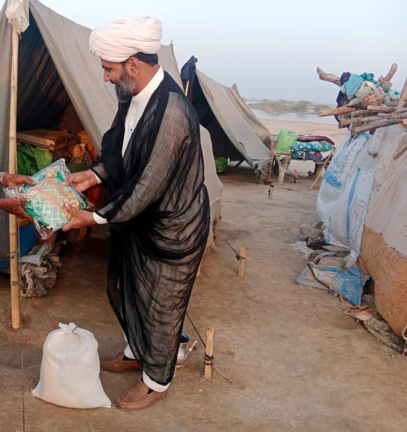 علامہ مقصود کا سیلاب زدہ علاقوں کا دورہ؛ سیلاب زدگان میں راشن سمیت دیگر ضروری سامان تقسیم