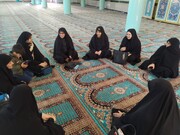 طلاب خواهر تکاب به تبلیغ حجاب در سطح شهر می پردازند