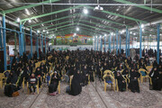 تصاویر/ آیین غبارروبی و گل افشانی مزار شهدای ۲۵ آبان اصفهان توسط خواهران