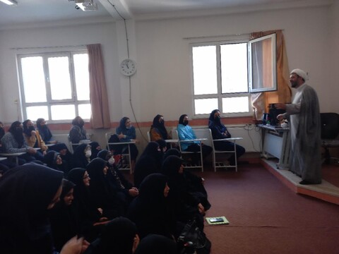 بازدید دانش آموزان تبریزی از مدرسه علمیه الزهرا (س) تبریز