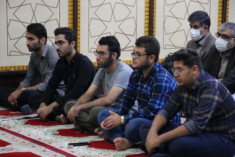 عکس/ دیدار صمیمی امام جمعه بوشهر با دانشجویان دانشگاه خلیج فارس