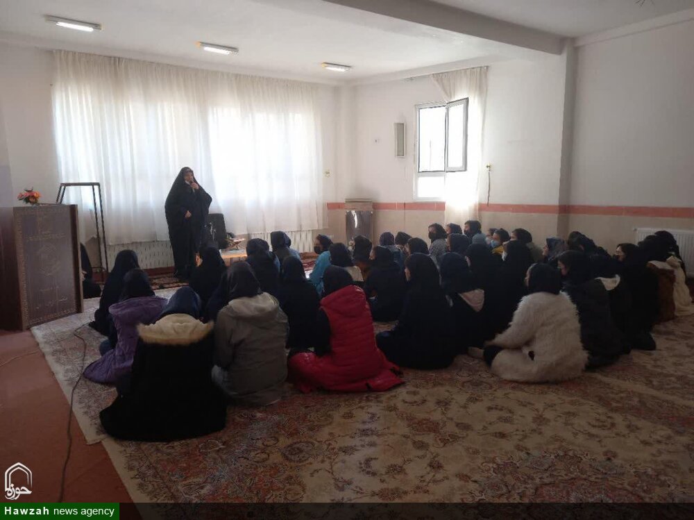 بازدید دانش آموزان تبریزی از مدرسه علمیه الزهرا (س) تبریز + تصاویر