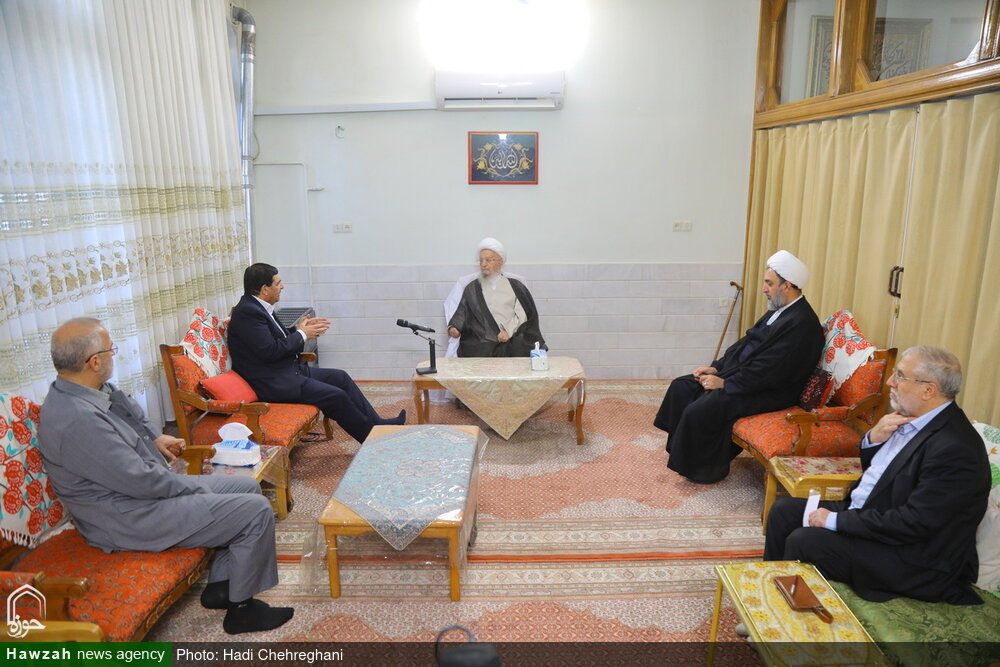 ایران کی کرنسی کی قدر میں کمی اور اشیا کی قیمتوں میں اضافہ عوام کی پریشانی کا باعث بنتا ہے