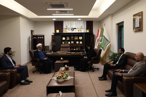 خانم زینب عبدالحسین رئیس دانشگاه الزهرا(س) کربلا در دیدار رایزن فرهنگی ایران در عراق