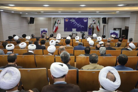 تصاویر/ افتتاحیه چهاردهمین هم‌اندیشی همکاری‌های حوزه و آموزش و پرورش در مشهد مقدس