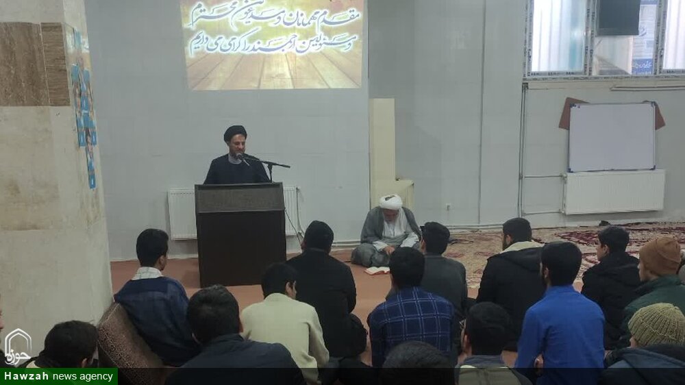 حضور مسئولین حوزه علمیه یزد در مدرسه علمیه امام صادق(ع) مهریز + عکس