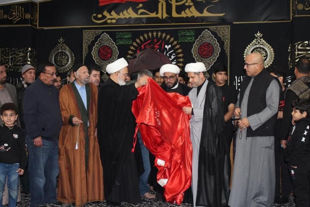 Al Abbas Holy Shrine Presents Dome Flag of Aba al-Fadl to a Procession in USA