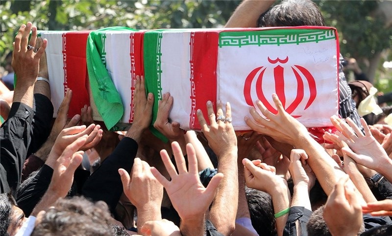 پیکرهای مطهر ۵۷ شهید از مرز مهران وارد کشور شد + فیلم