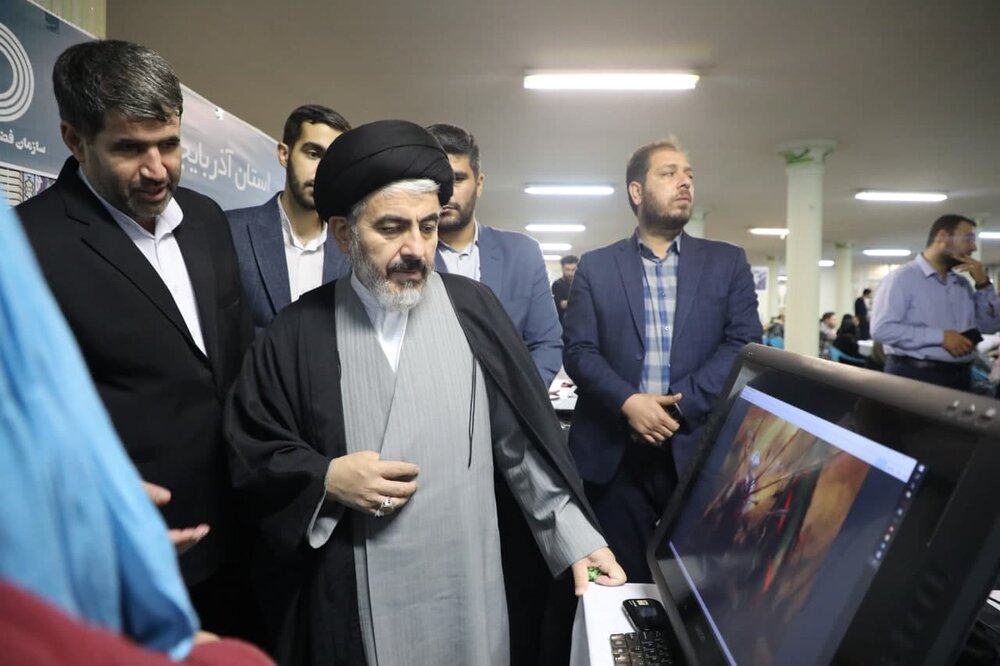 امام جمعه ارومیه از چهارمین رویداد تولید محتوای دیجیتال بسیج بازدید کرد